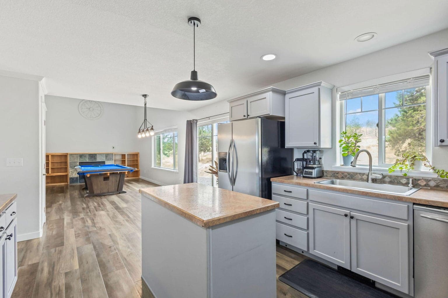 Photo of 558 SW Cedar Hill Drive 13 of 40