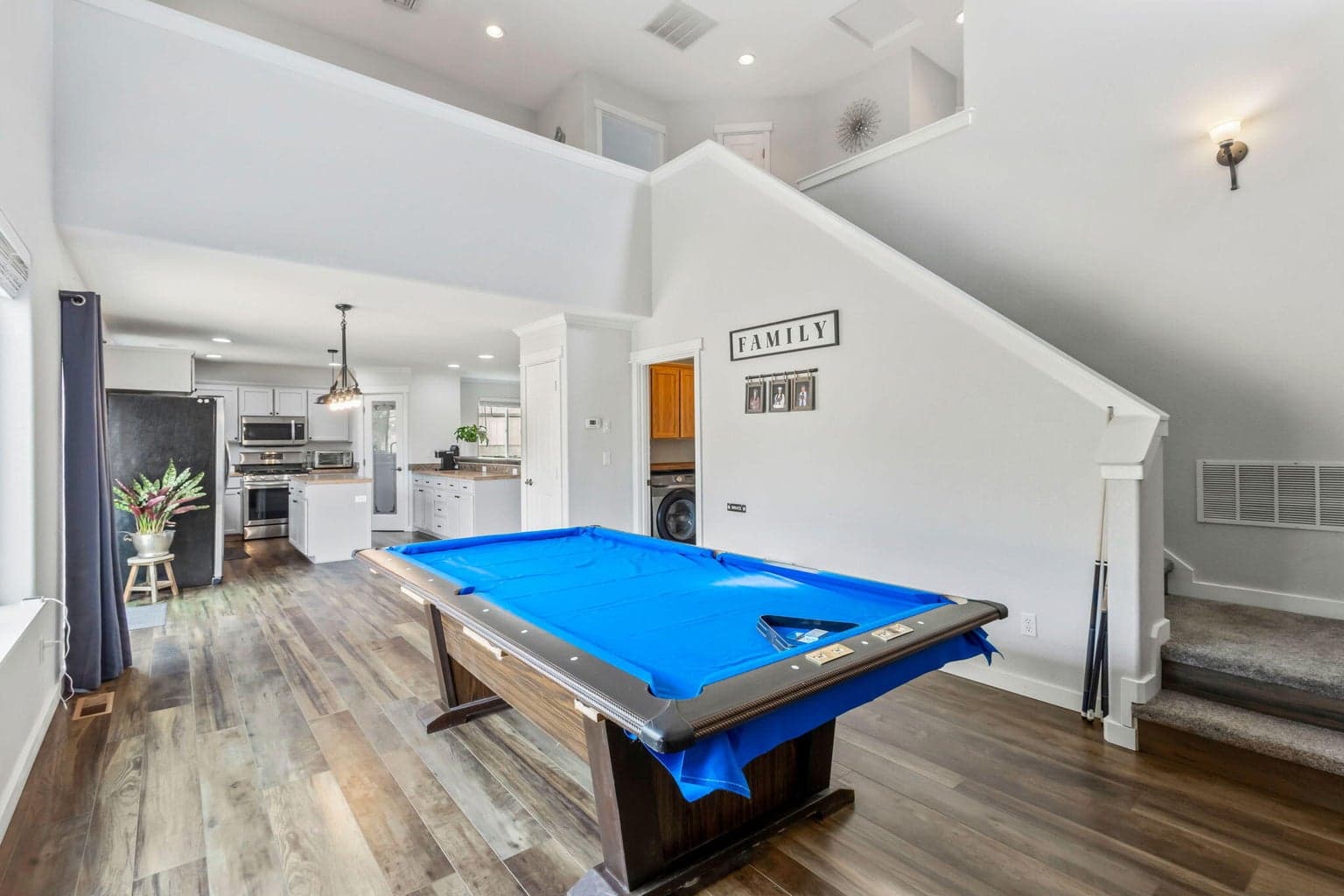 Photo of 558 SW Cedar Hill Drive 15 of 40