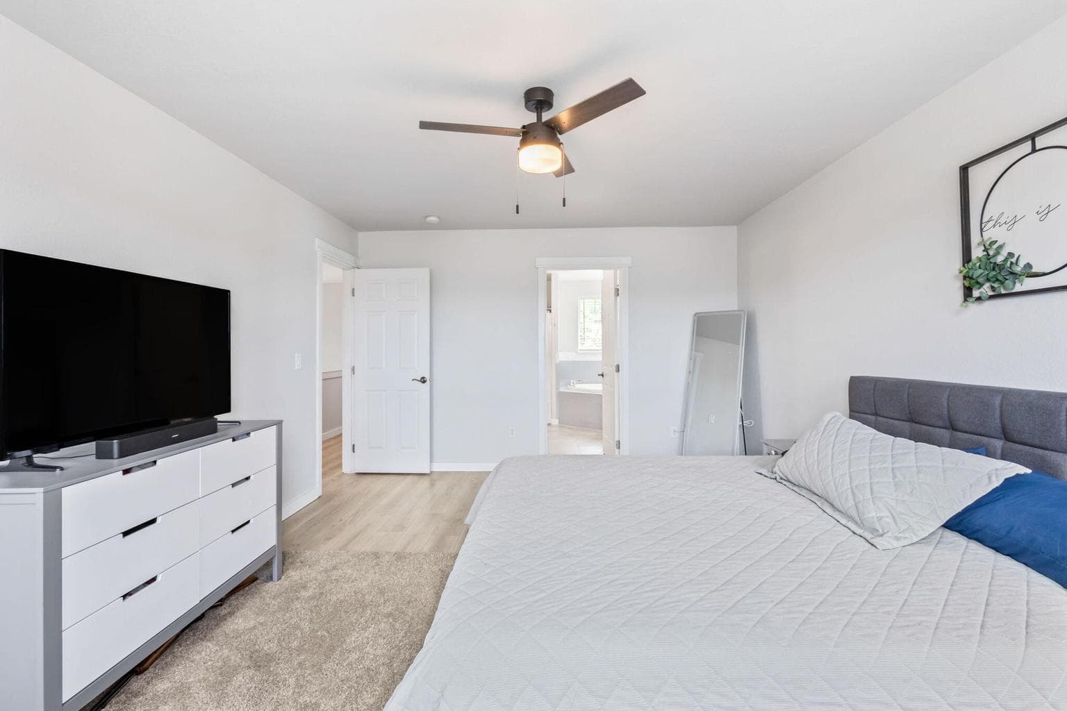 Photo of 558 SW Cedar Hill Drive 17 of 40
