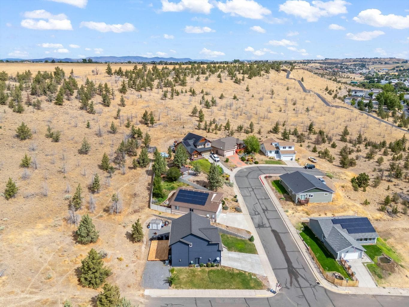 Photo of 558 SW Cedar Hill Drive 35 of 40