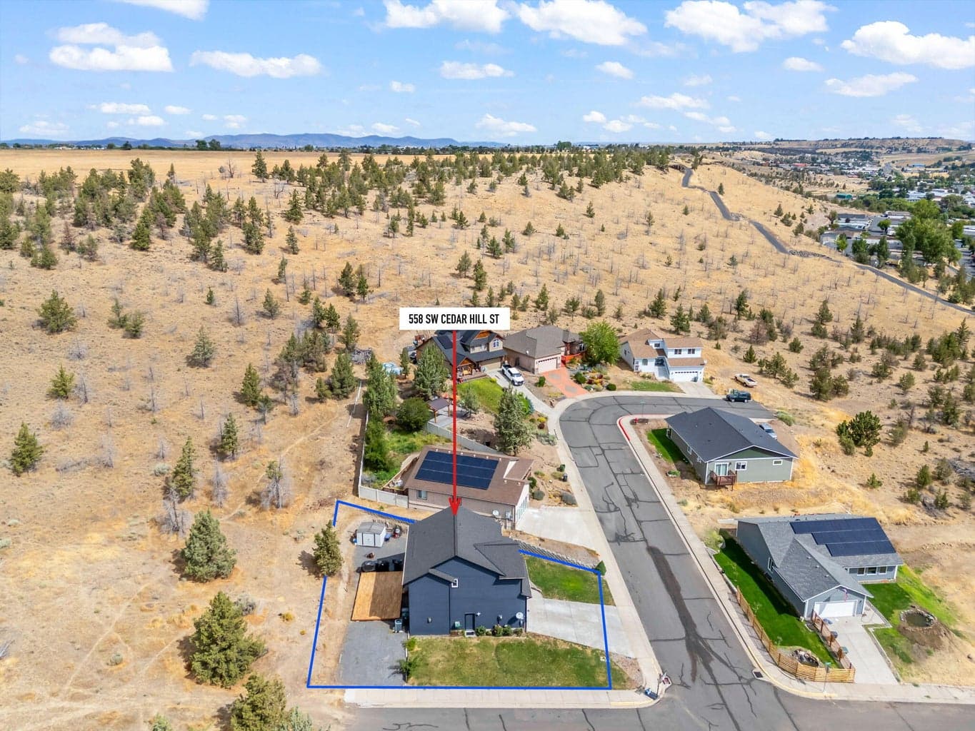 Photo of 558 SW Cedar Hill Drive 36 of 40