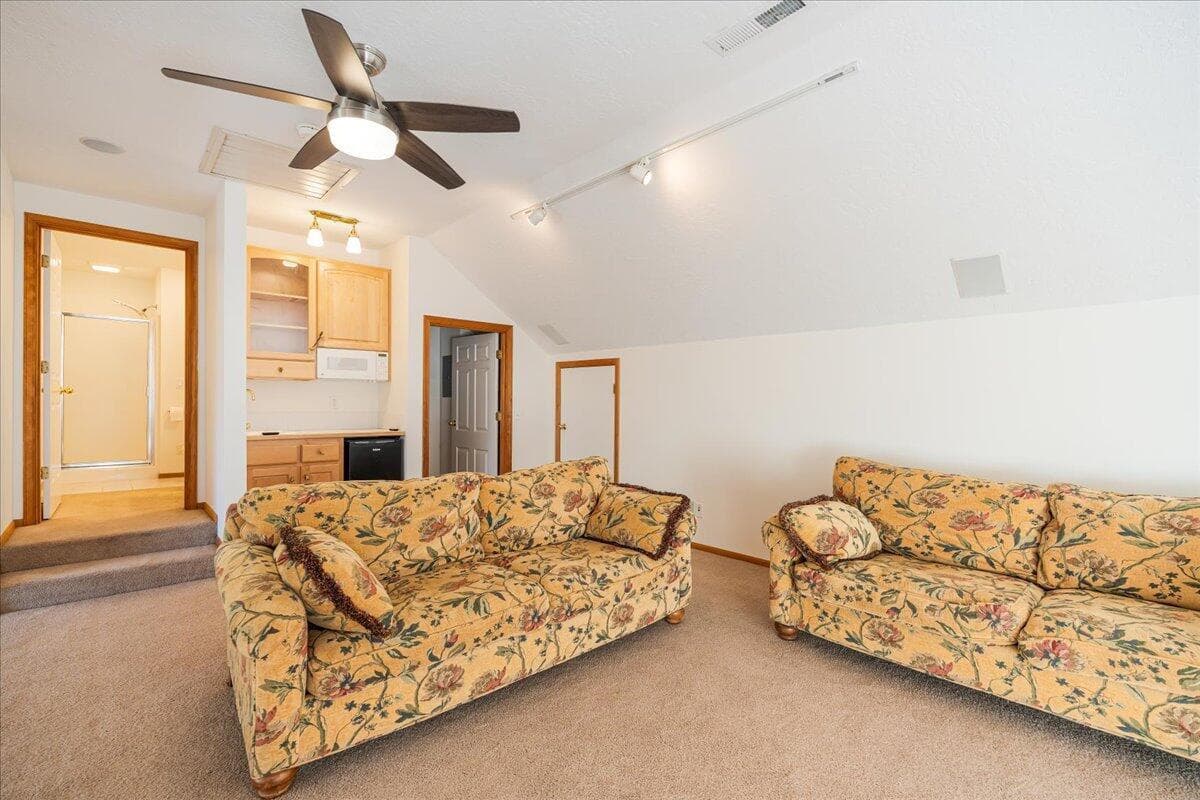 Photo of 21062 Desert Woods Drive 38 of 84
