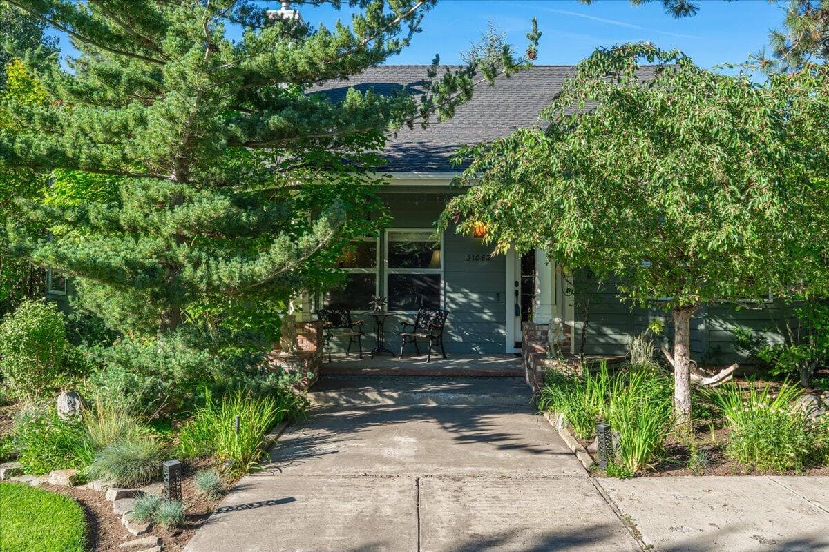 Photo of 21062 Desert Woods 1 of 84