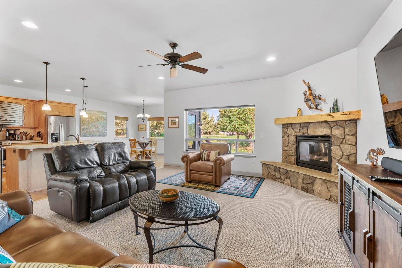 Photo of 889 Willet Lane 12 of 33