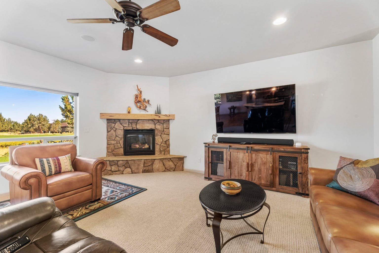 Photo of 889 Willet Lane 13 of 33