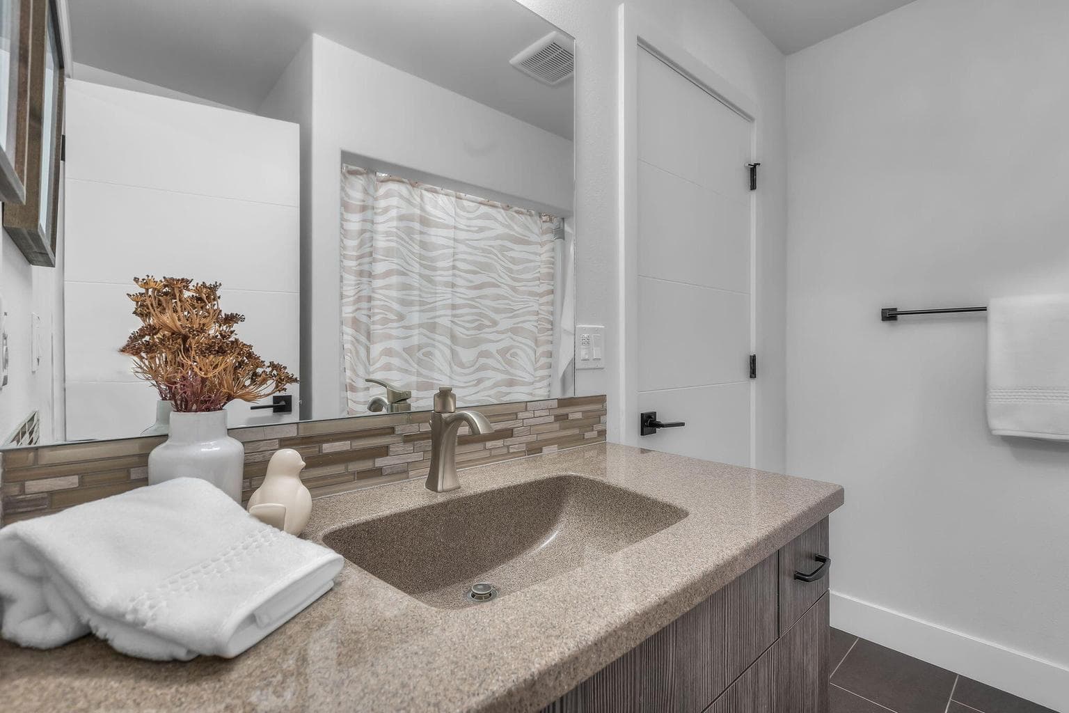Photo of 390 S Pine Meadow Street 23 of 33
