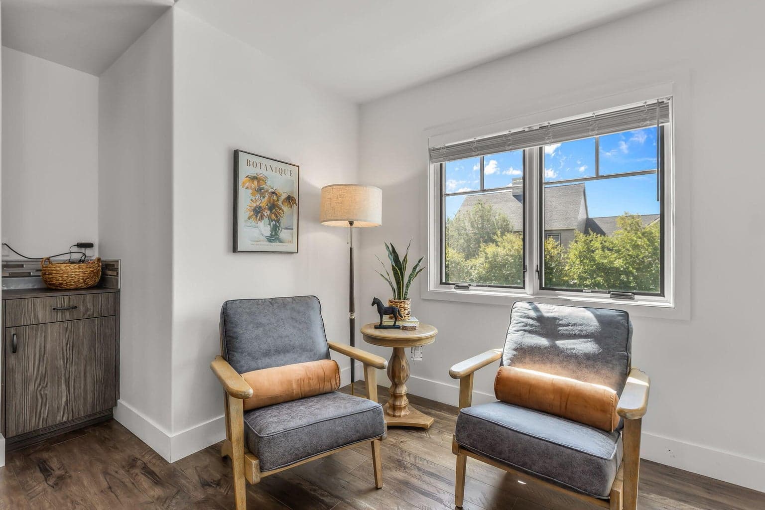 Photo of 390 S Pine Meadow Street 13 of 33