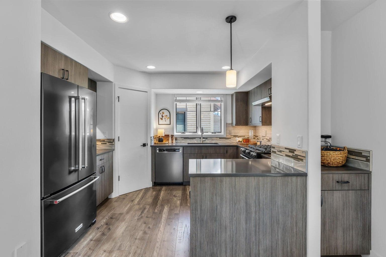Photo of 390 S Pine Meadow Street 19 of 33