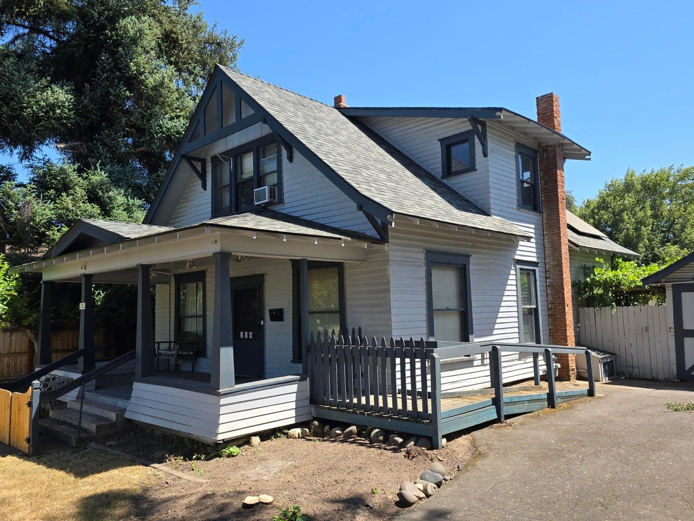 Photo of 214 Stark 2 of 15