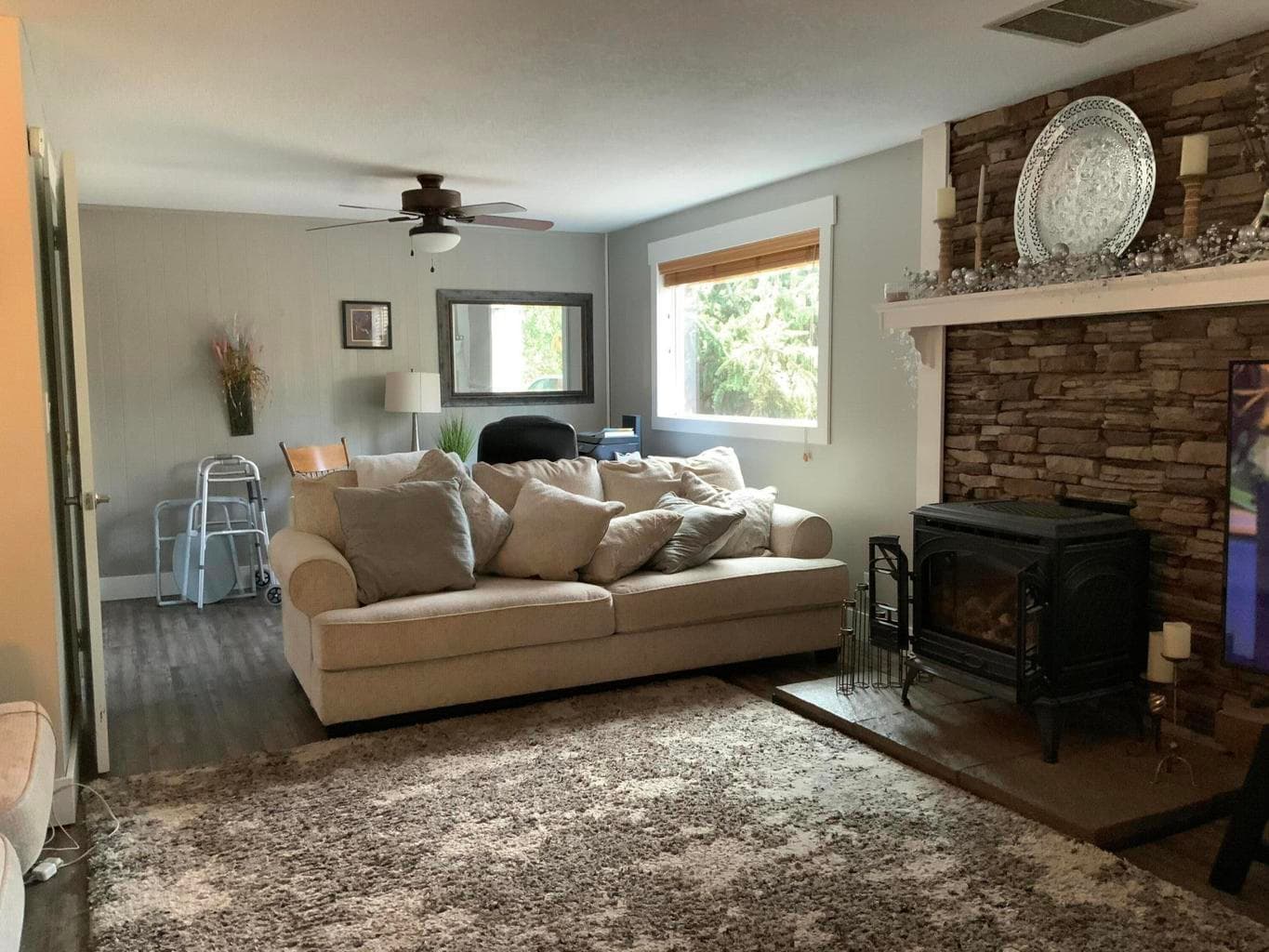 Photo of 2420 NW Helmholtz Way 10 of 49