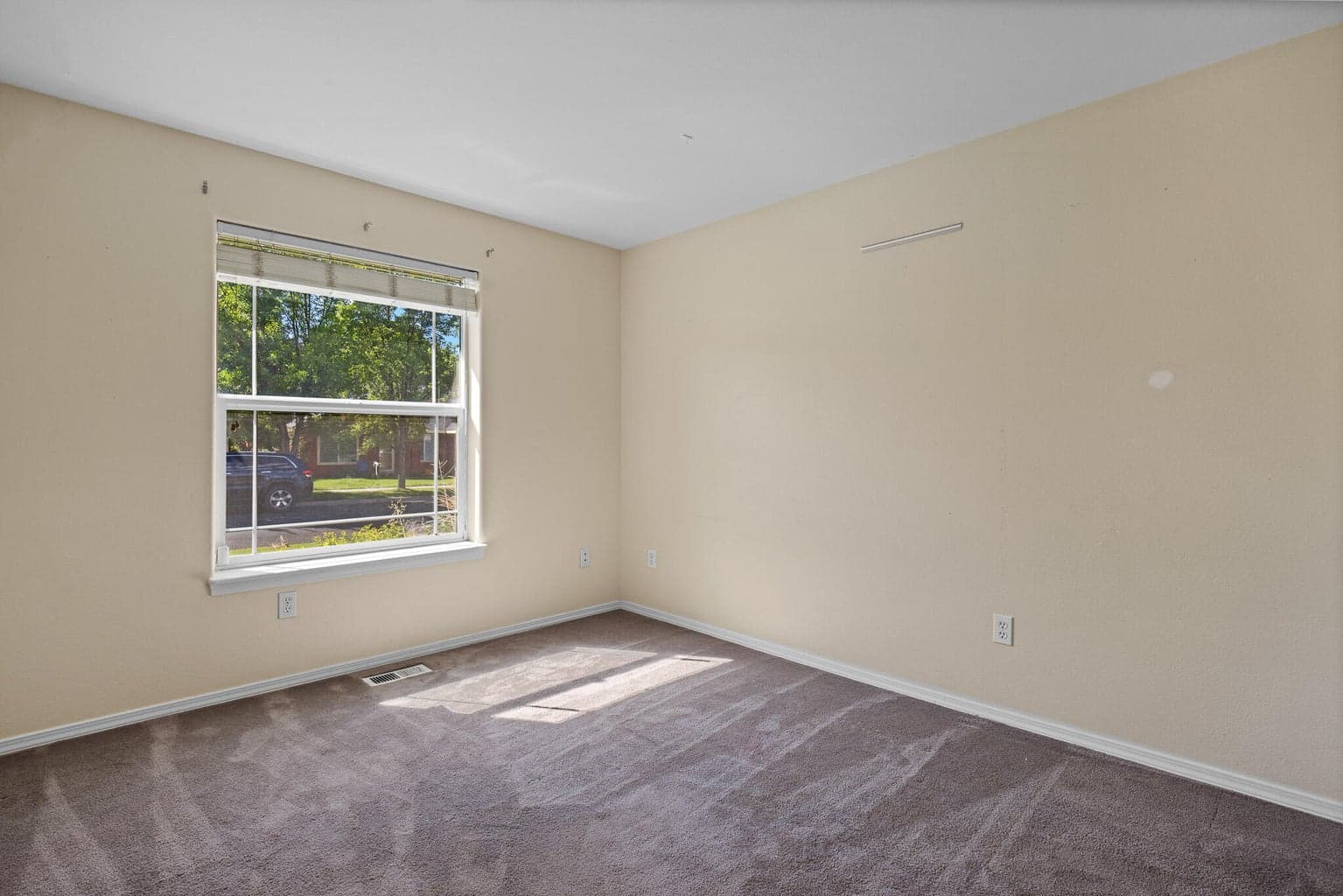 Photo of 202 NW 25th Street 10 of 18