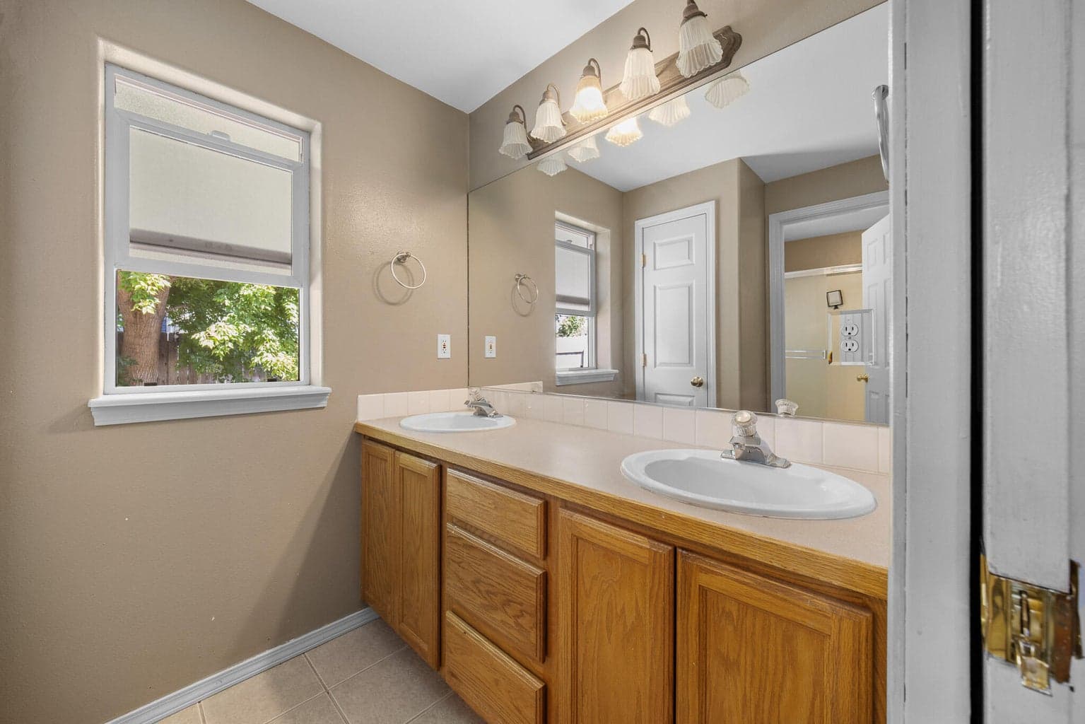 Photo of 202 NW 25th Street 15 of 18