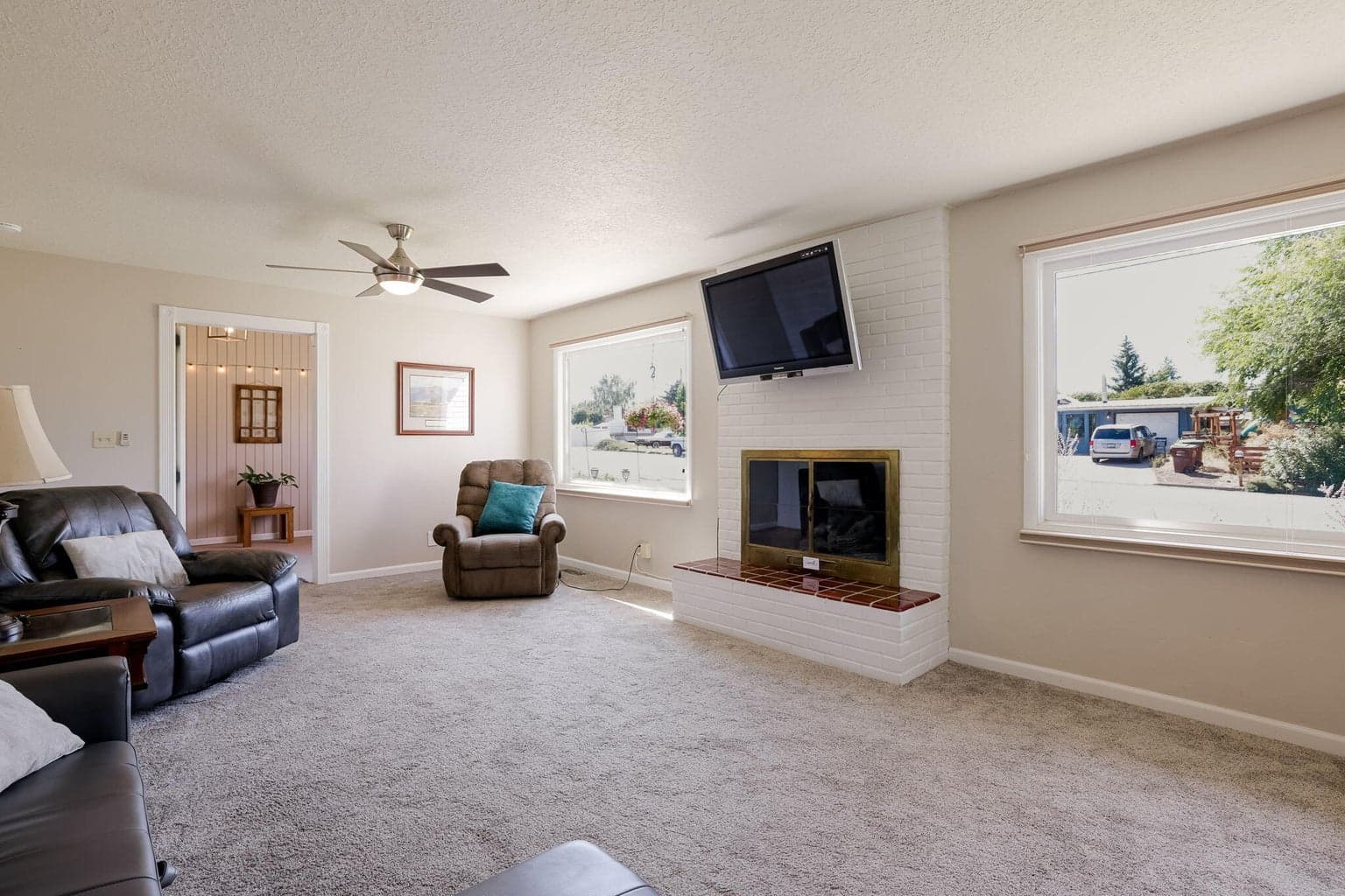 Photo of 955 NE Loper Avenue 8 of 43