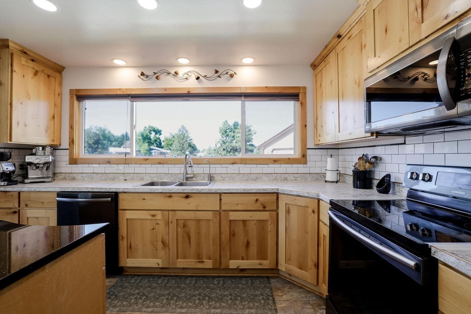 Photo of 955 NE Loper Avenue 14 of 43