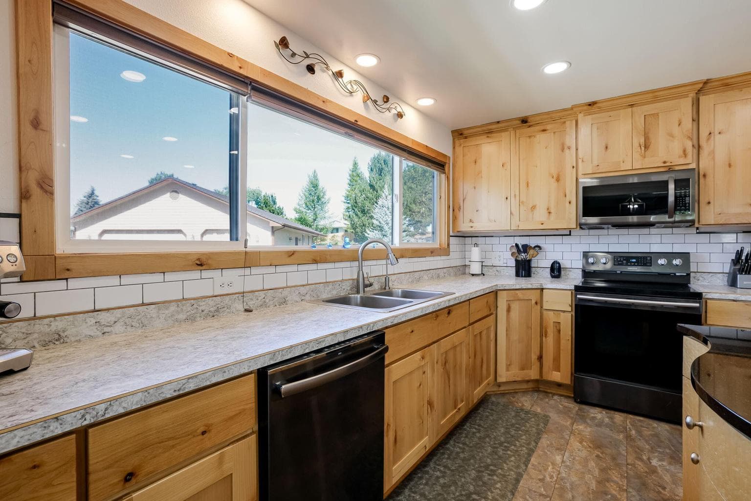 Photo of 955 NE Loper Avenue 15 of 43