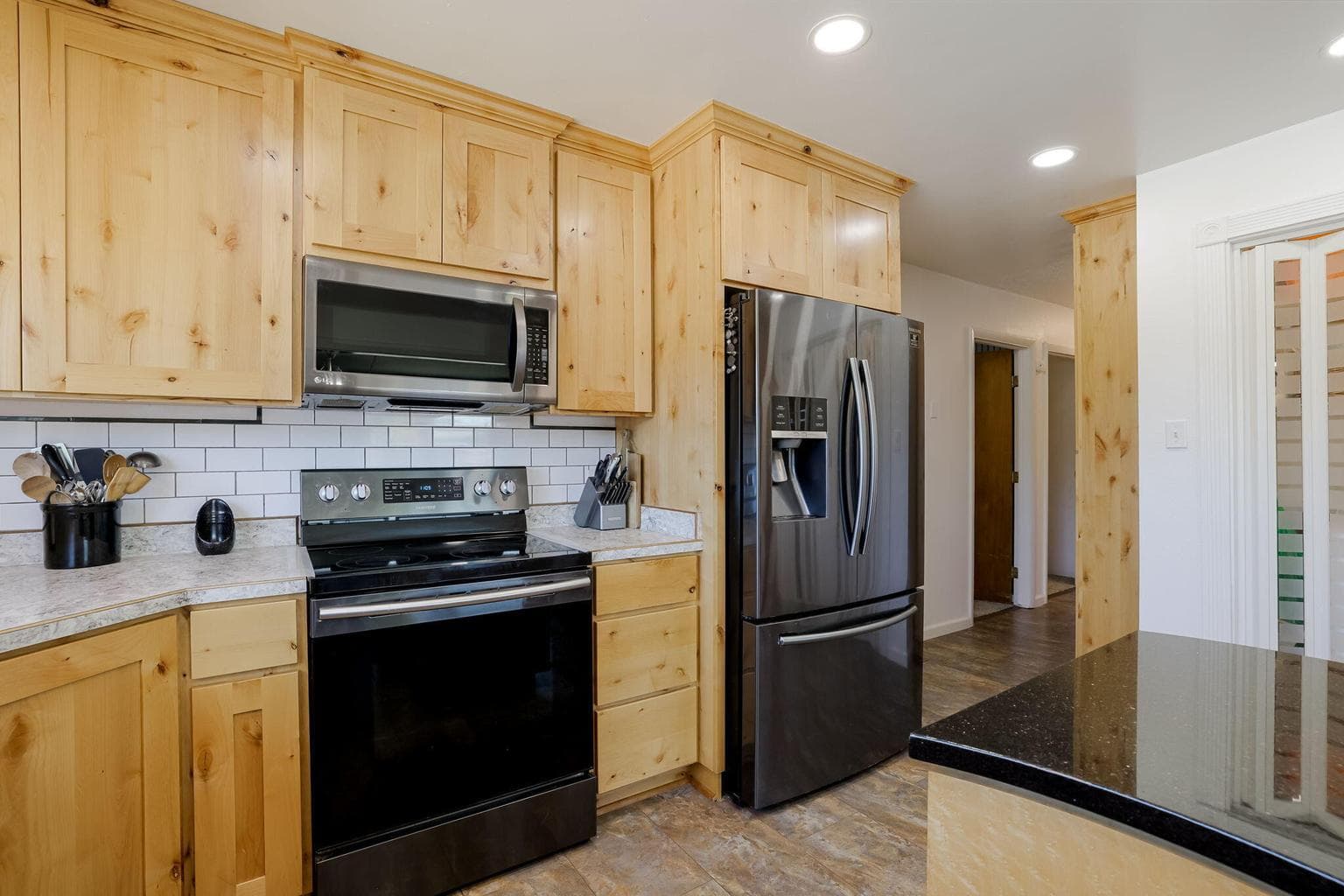 Photo of 955 NE Loper Avenue 17 of 43