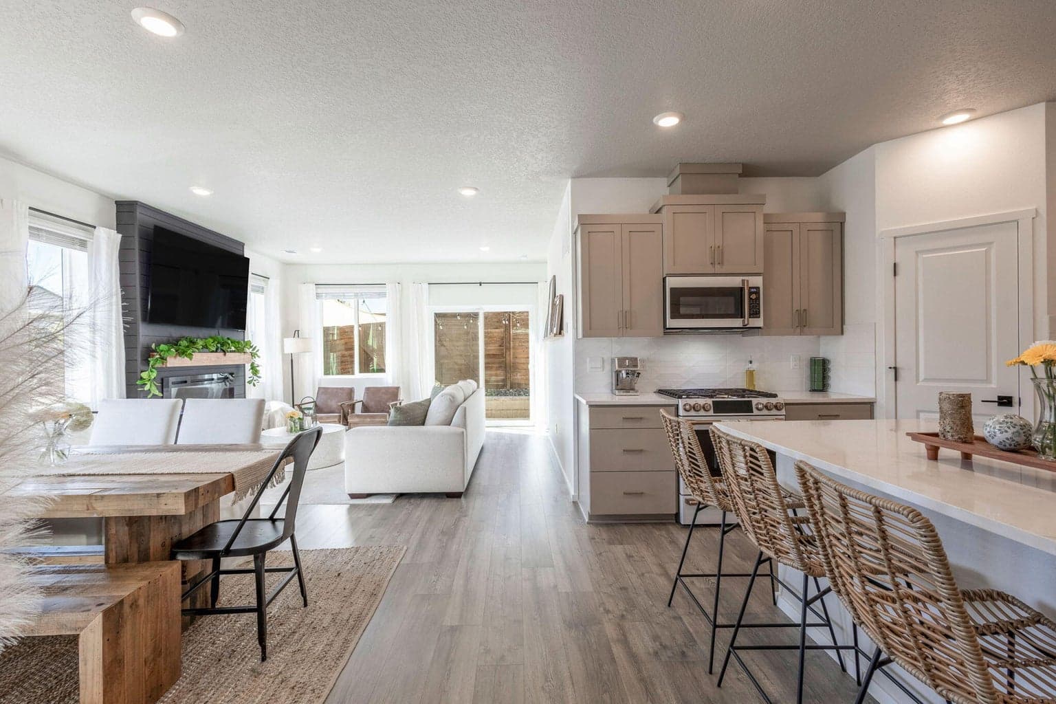 Photo of 20537 Byron 5 of 42