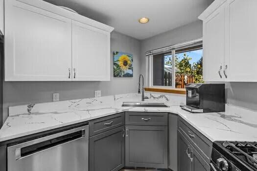 Photo of 3667 Bobby Jones Court 7 of 39