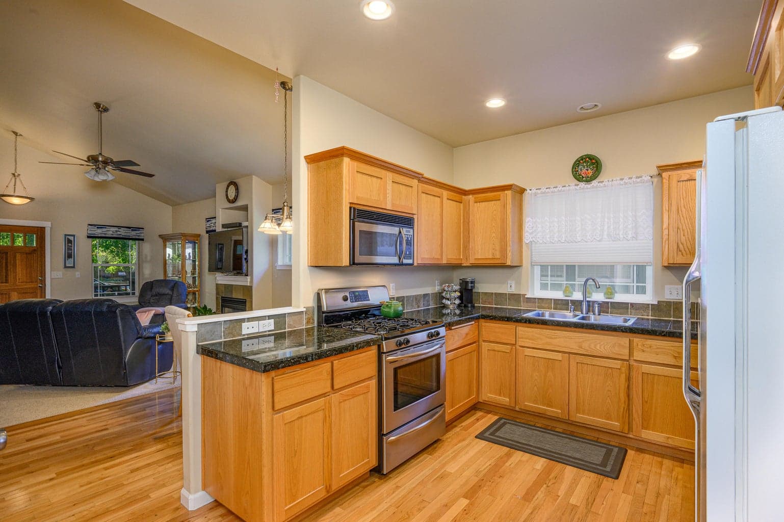 Photo of 62736 Larkview Road 7 of 20