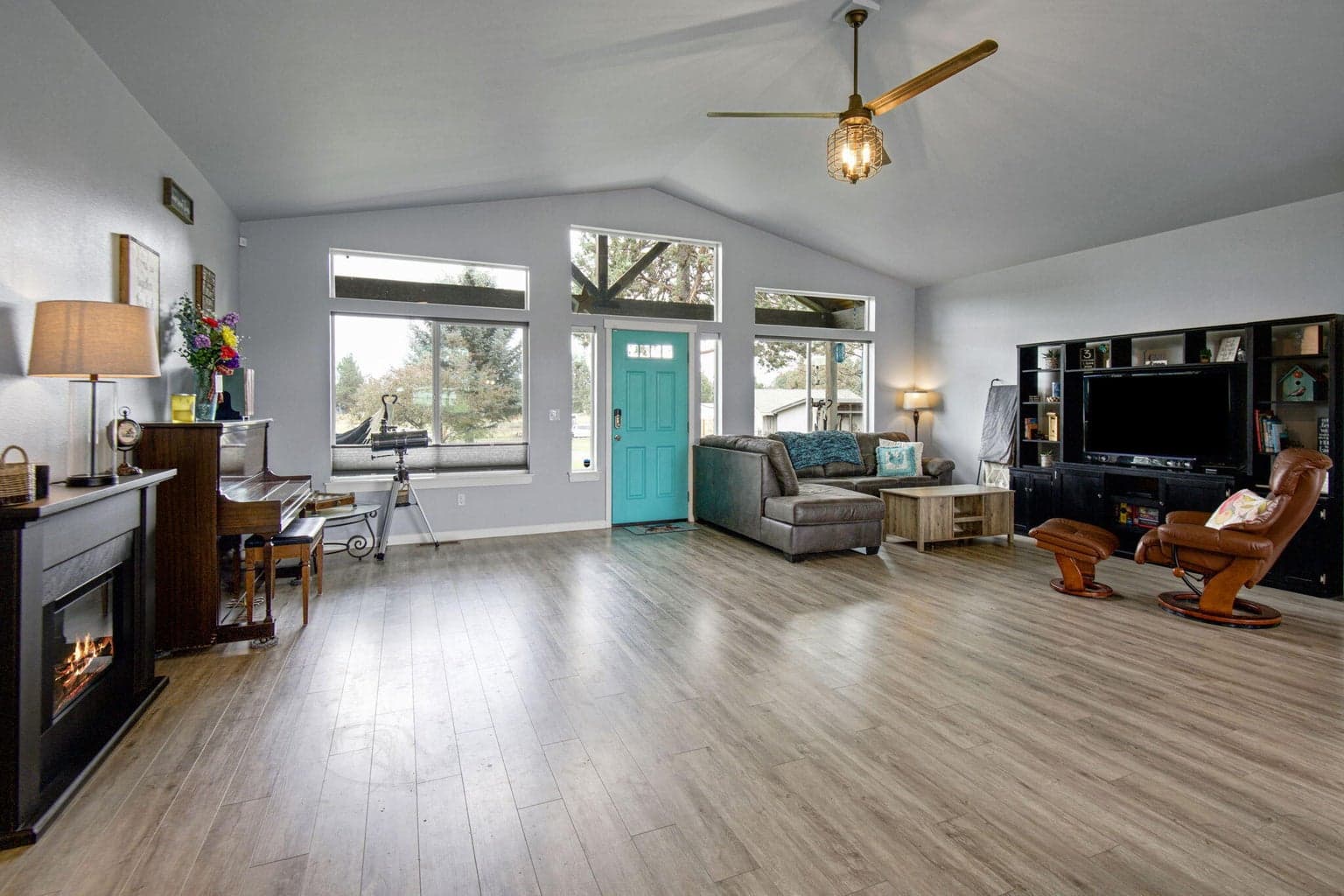 Photo of 64925 Valeview Drive 6 of 29