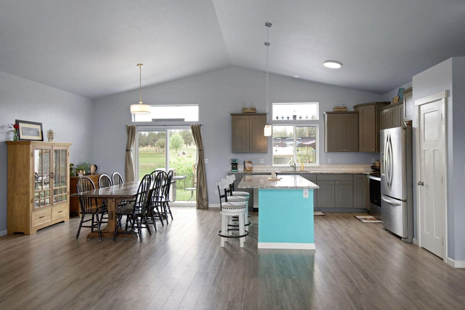 Photo of 64925 Valeview Drive 8 of 29