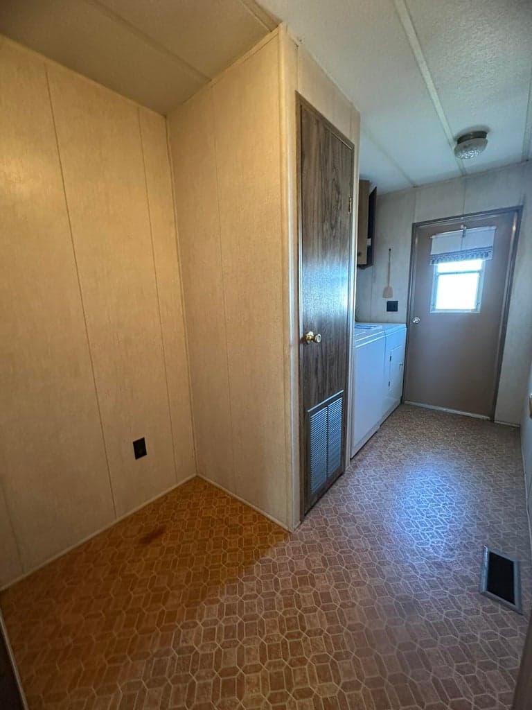 Photo of 250 SE Steele Street 13 of 26
