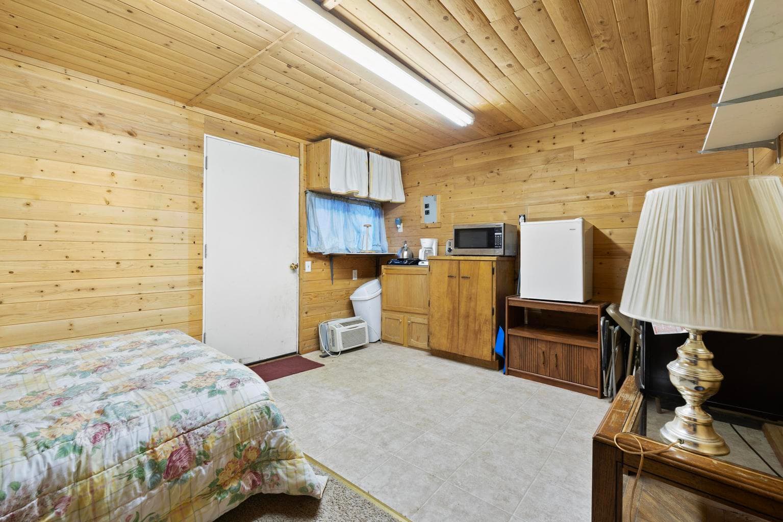 Cabin shed