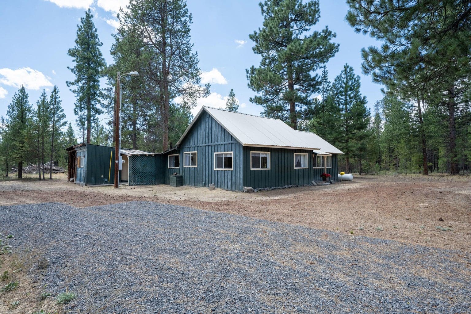 Photo of 652 Chapman 4 of 31