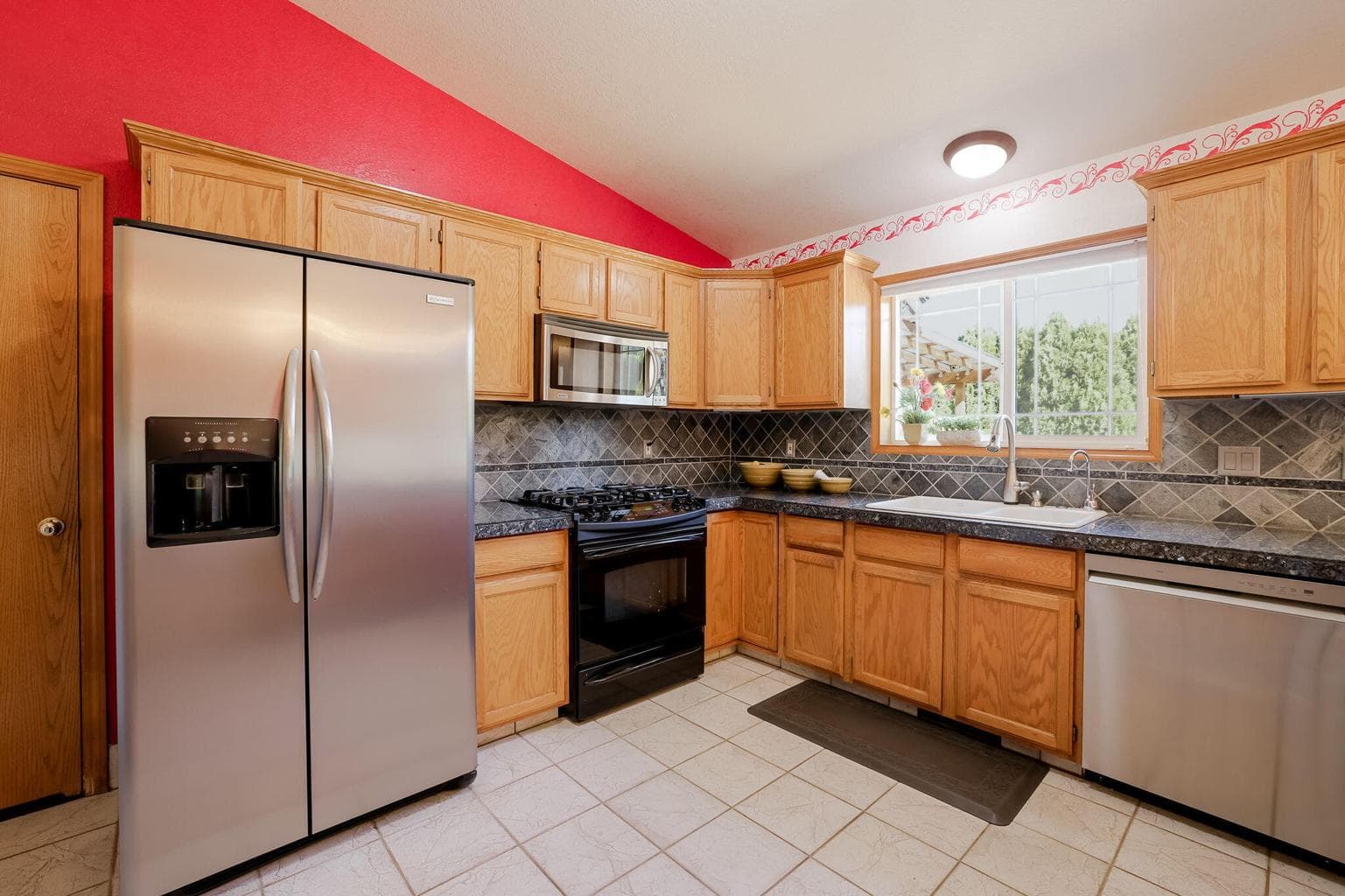Photo of 2114 NW Canyon Drive 19 of 33