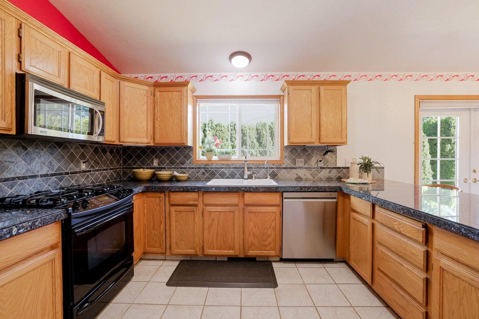 Photo of 2114 NW Canyon Drive 21 of 33