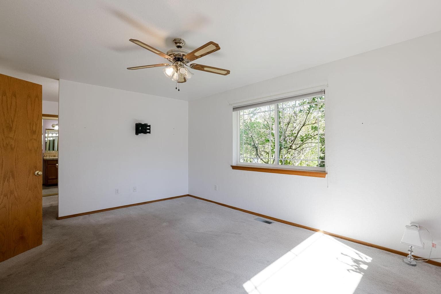 Photo of 2114 NW Canyon Drive 25 of 33