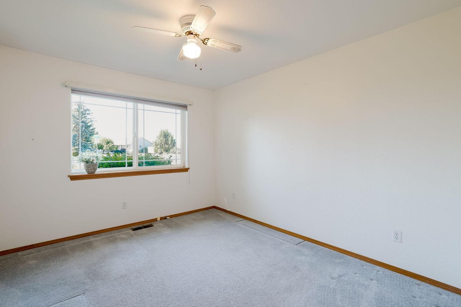 Photo of 2114 NW Canyon Drive 29 of 33