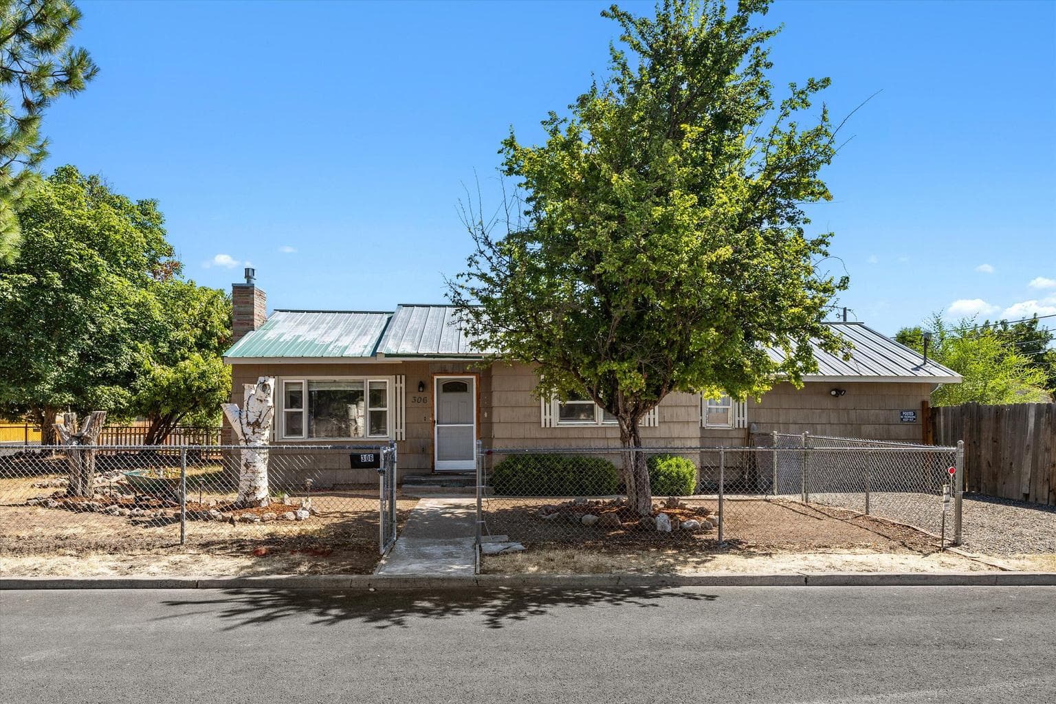 Photo of 306 Dunham 1 of 27