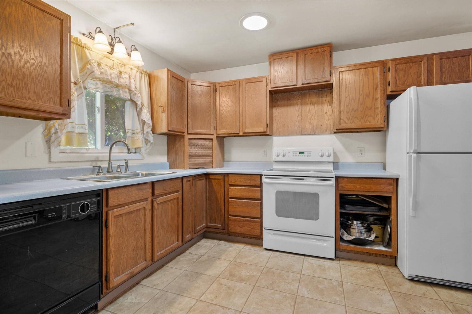 Photo of 306 SE Dunham Street 7 of 27