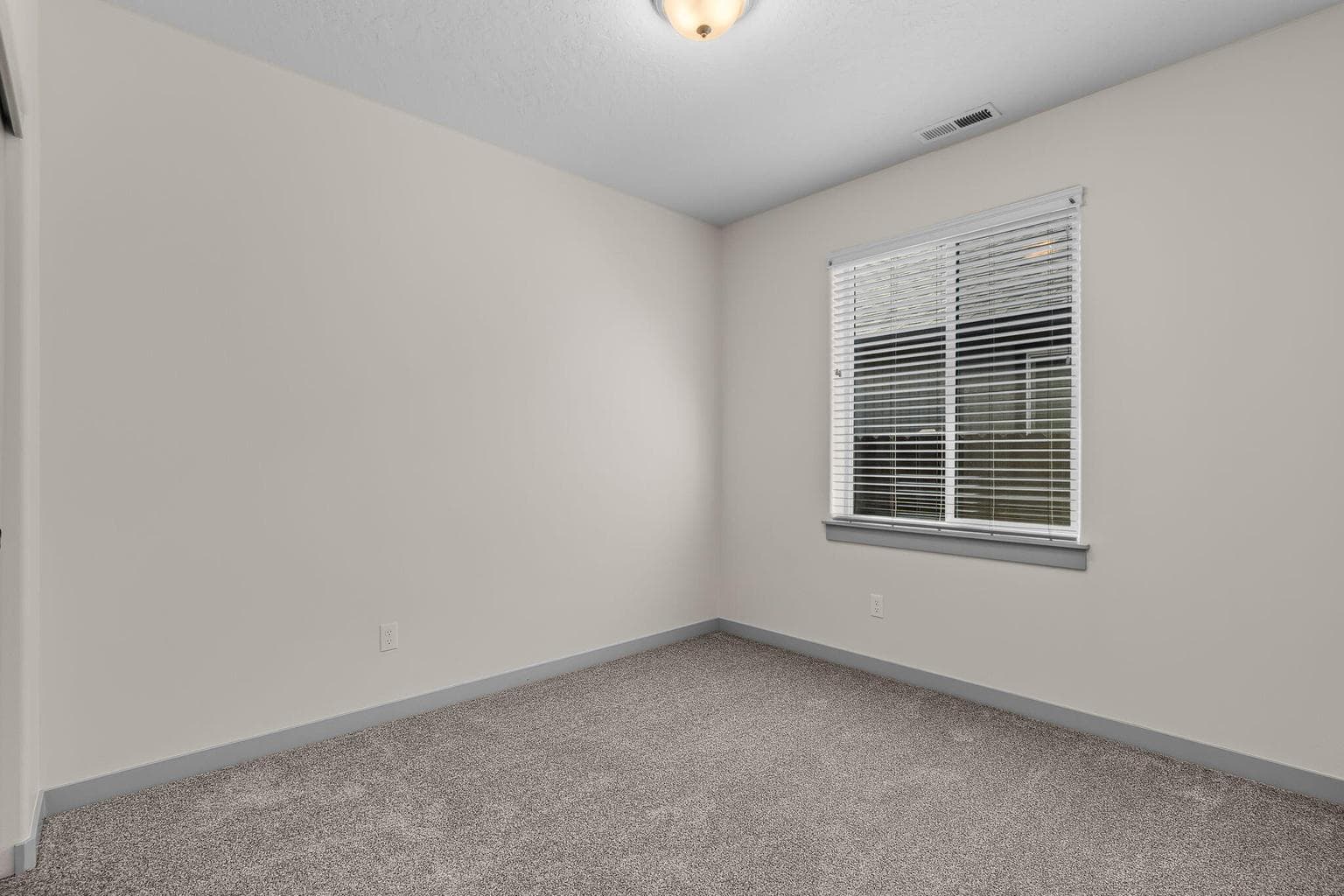 Photo of 2428 NW Kingwood Avenue 20 of 29