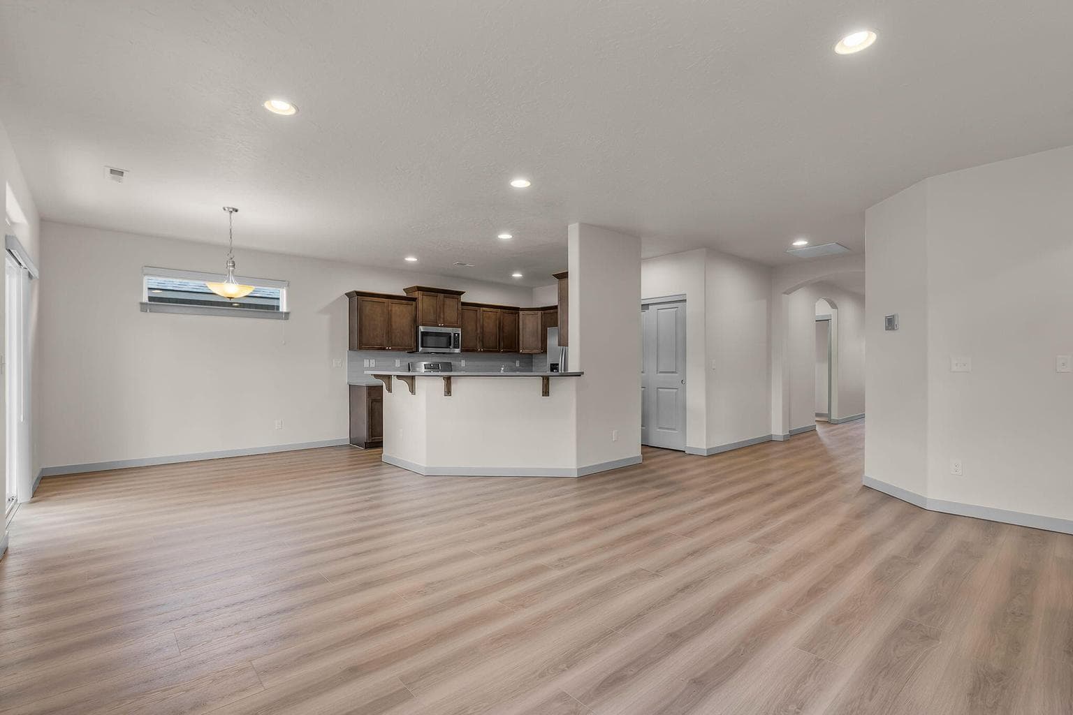 Photo of 2428 NW Kingwood Avenue 9 of 29