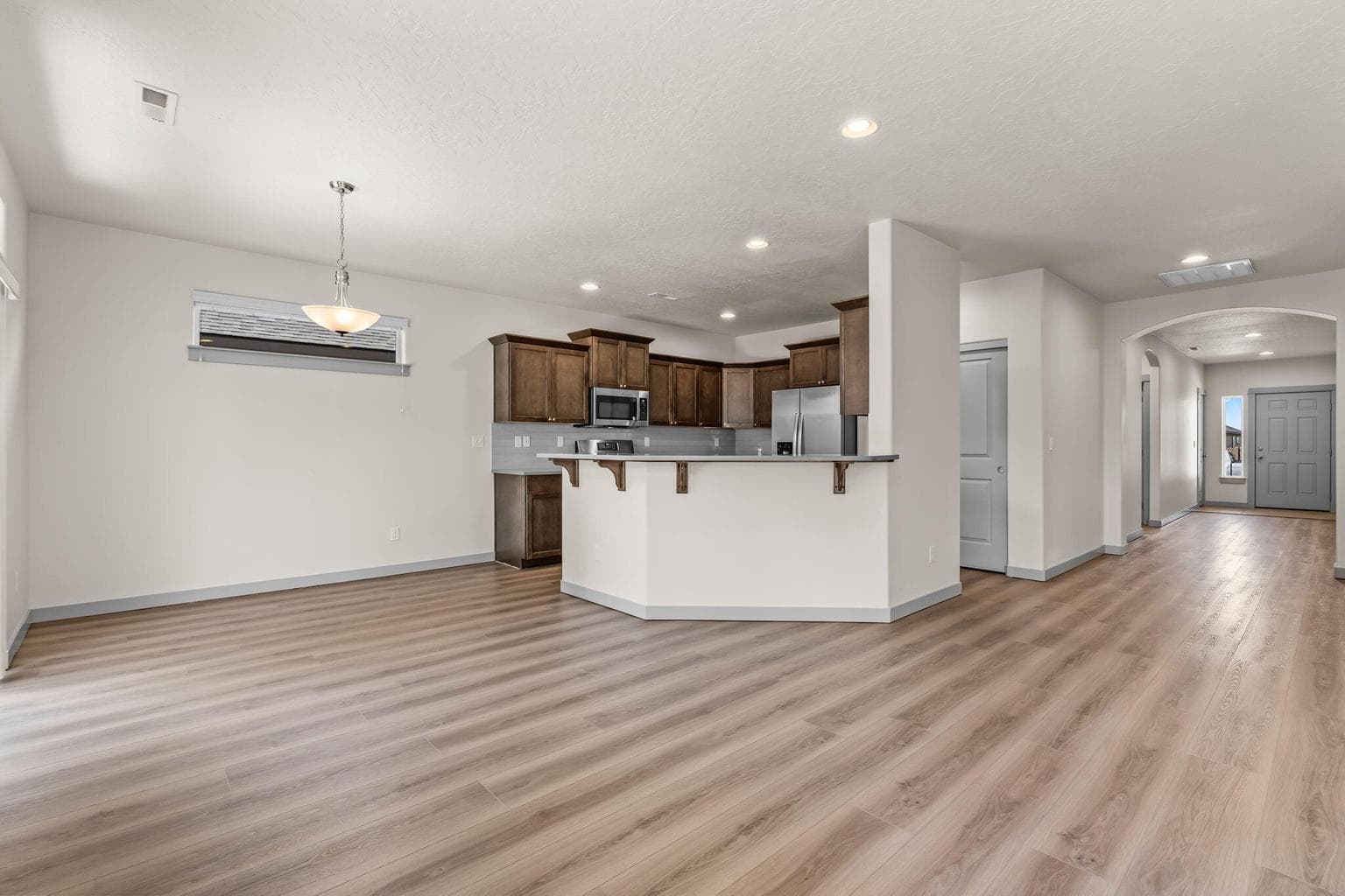 Photo of 2428 NW Kingwood Avenue 10 of 29