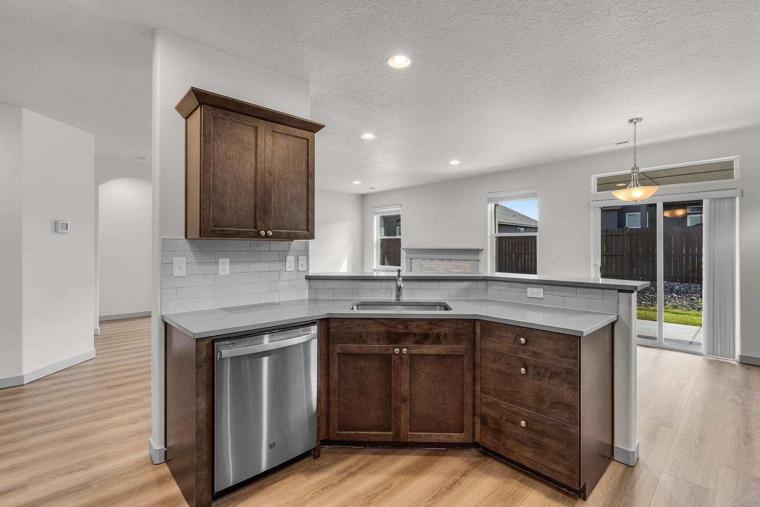 Photo of 2428 NW Kingwood Avenue 12 of 29