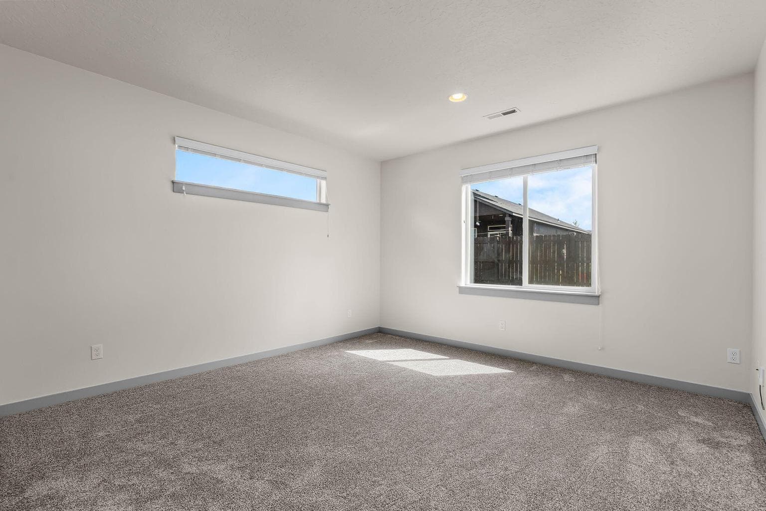Photo of 2428 NW Kingwood Avenue 16 of 29