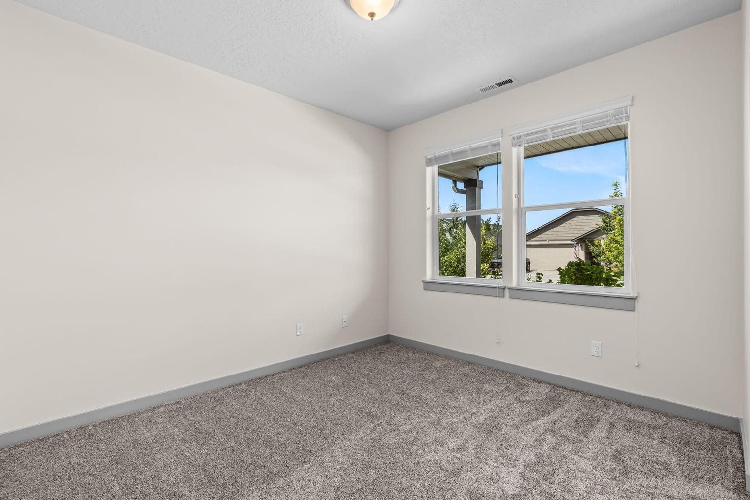 Photo of 2428 NW Kingwood Avenue 21 of 29