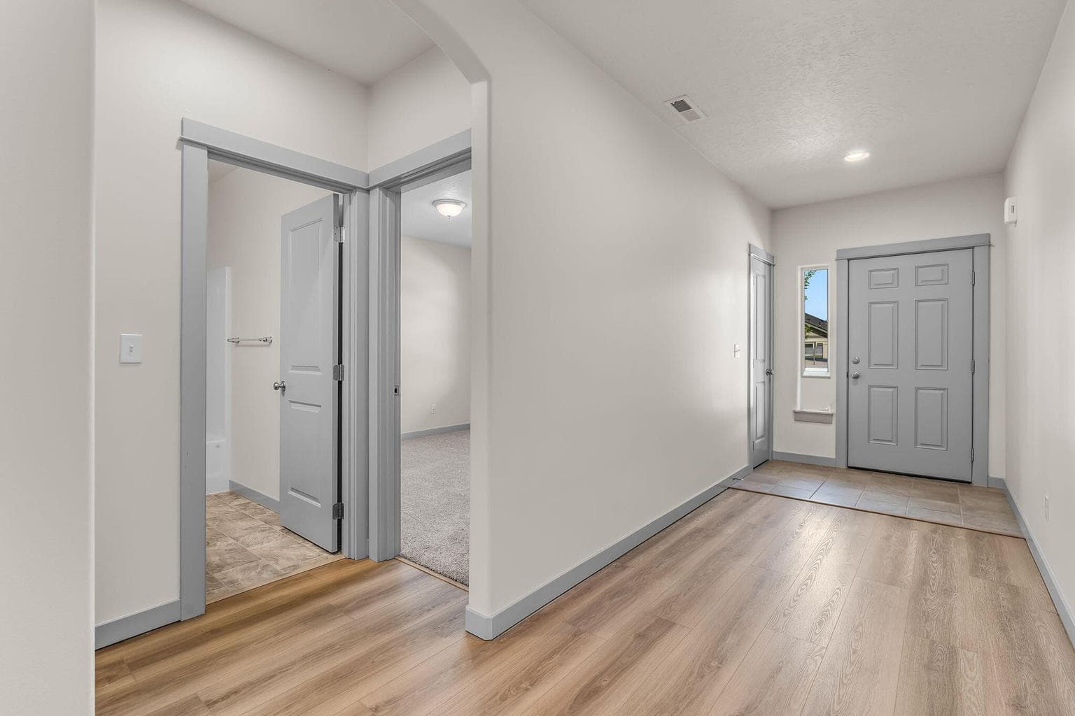 Photo of 2428 NW Kingwood Avenue 15 of 29