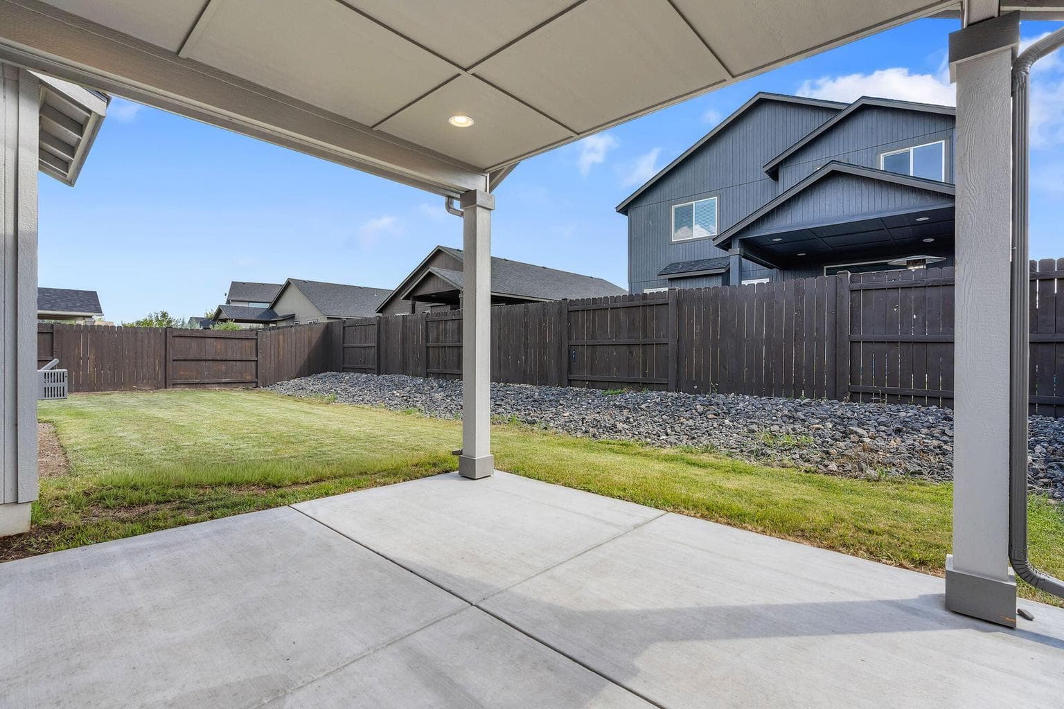 Photo of 2428 NW Kingwood Avenue 25 of 29