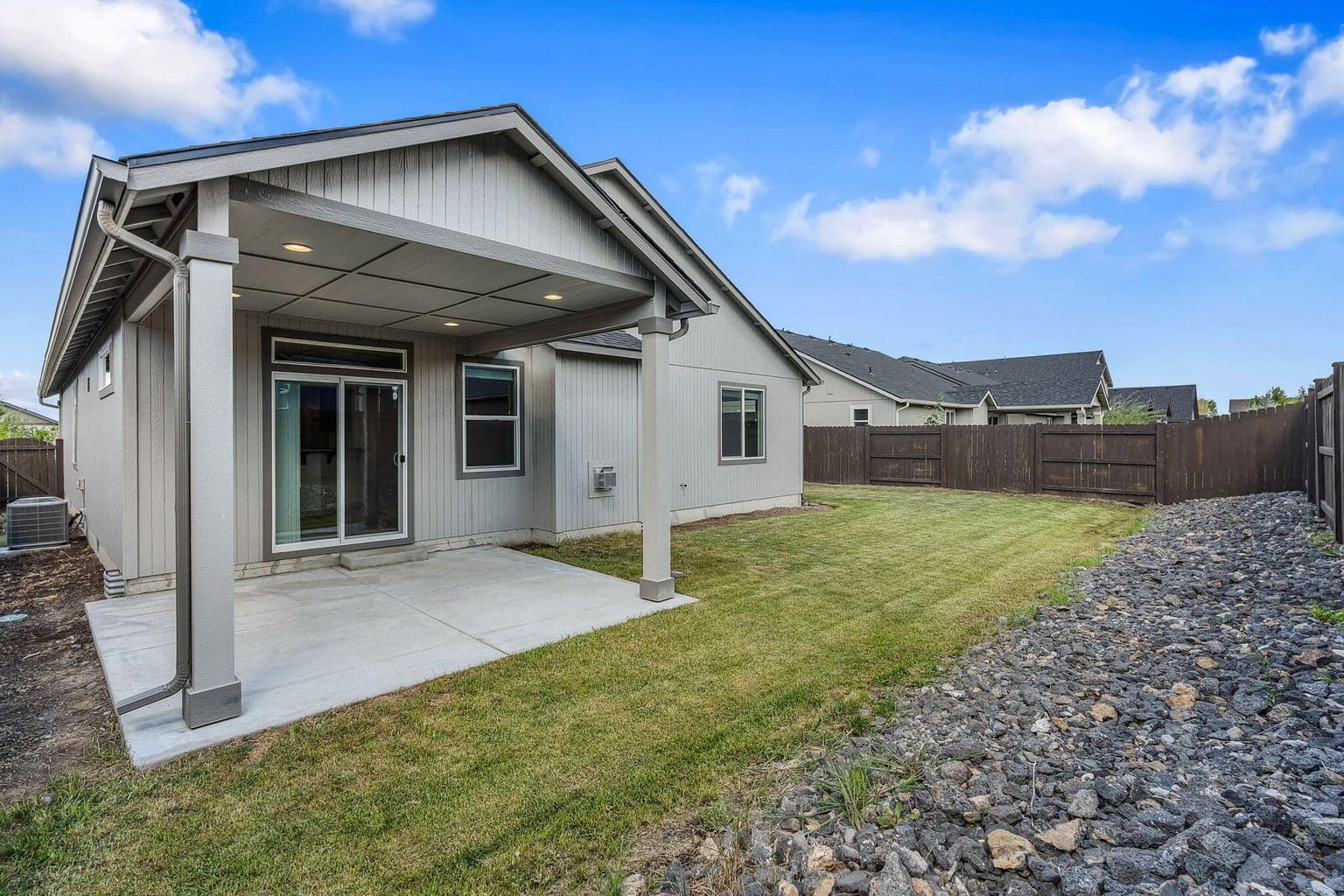 Photo of 2428 NW Kingwood Avenue 26 of 29