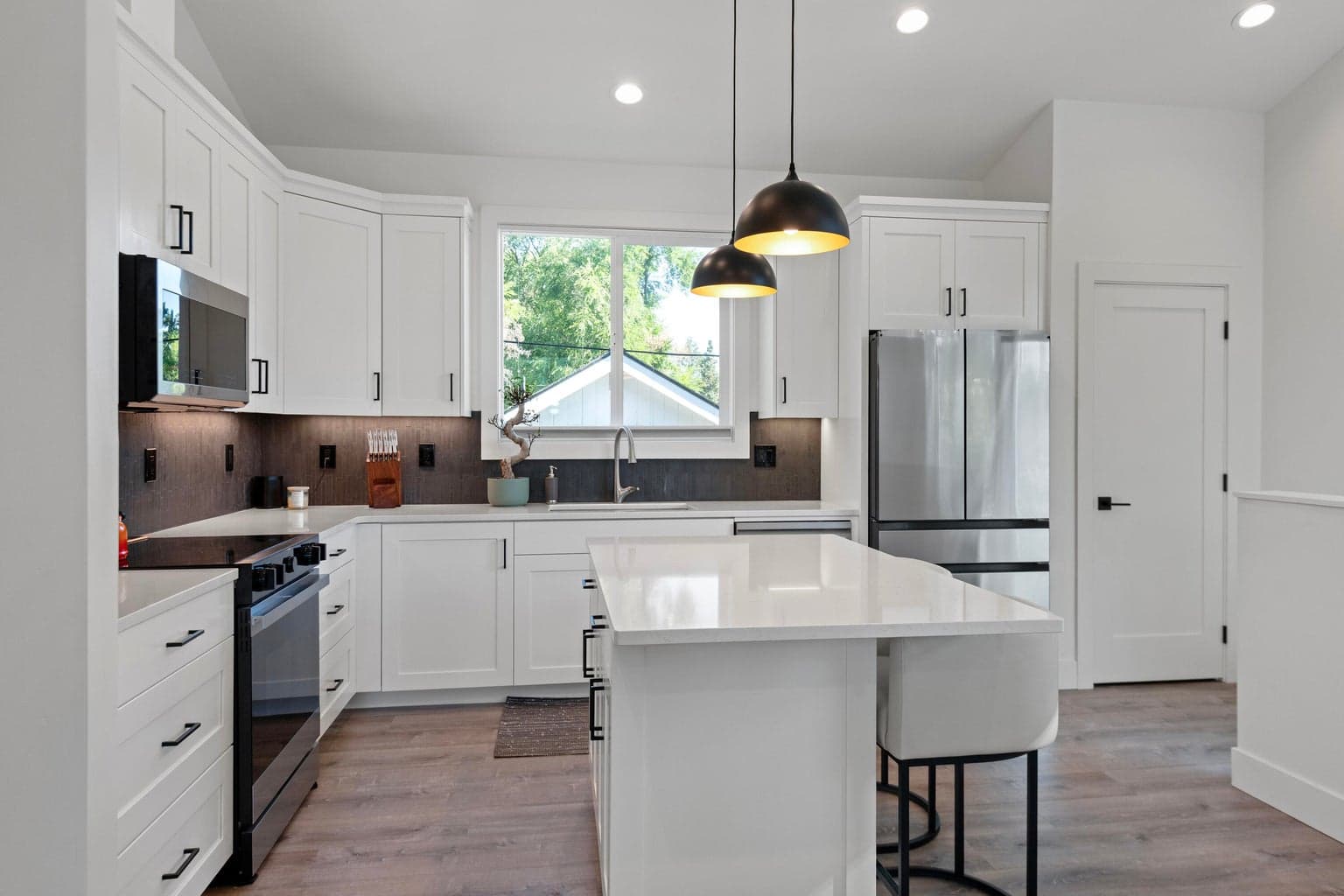 Photo of 202 NW Thurston Avenue 12 of 32