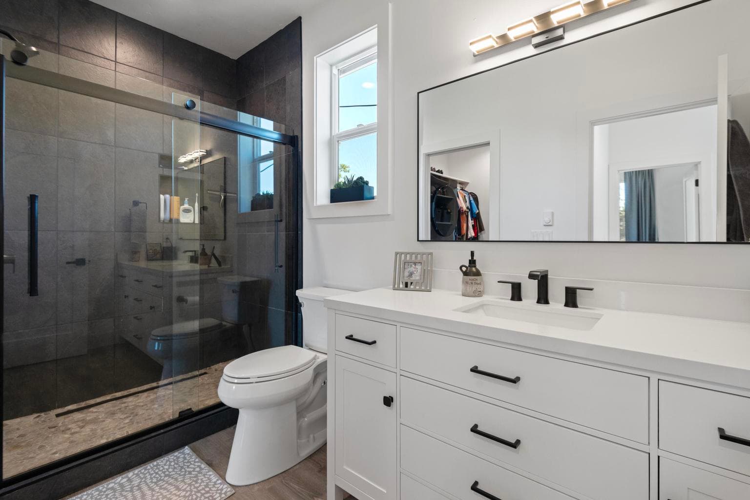 Photo of 202 NW Thurston Avenue 16 of 32