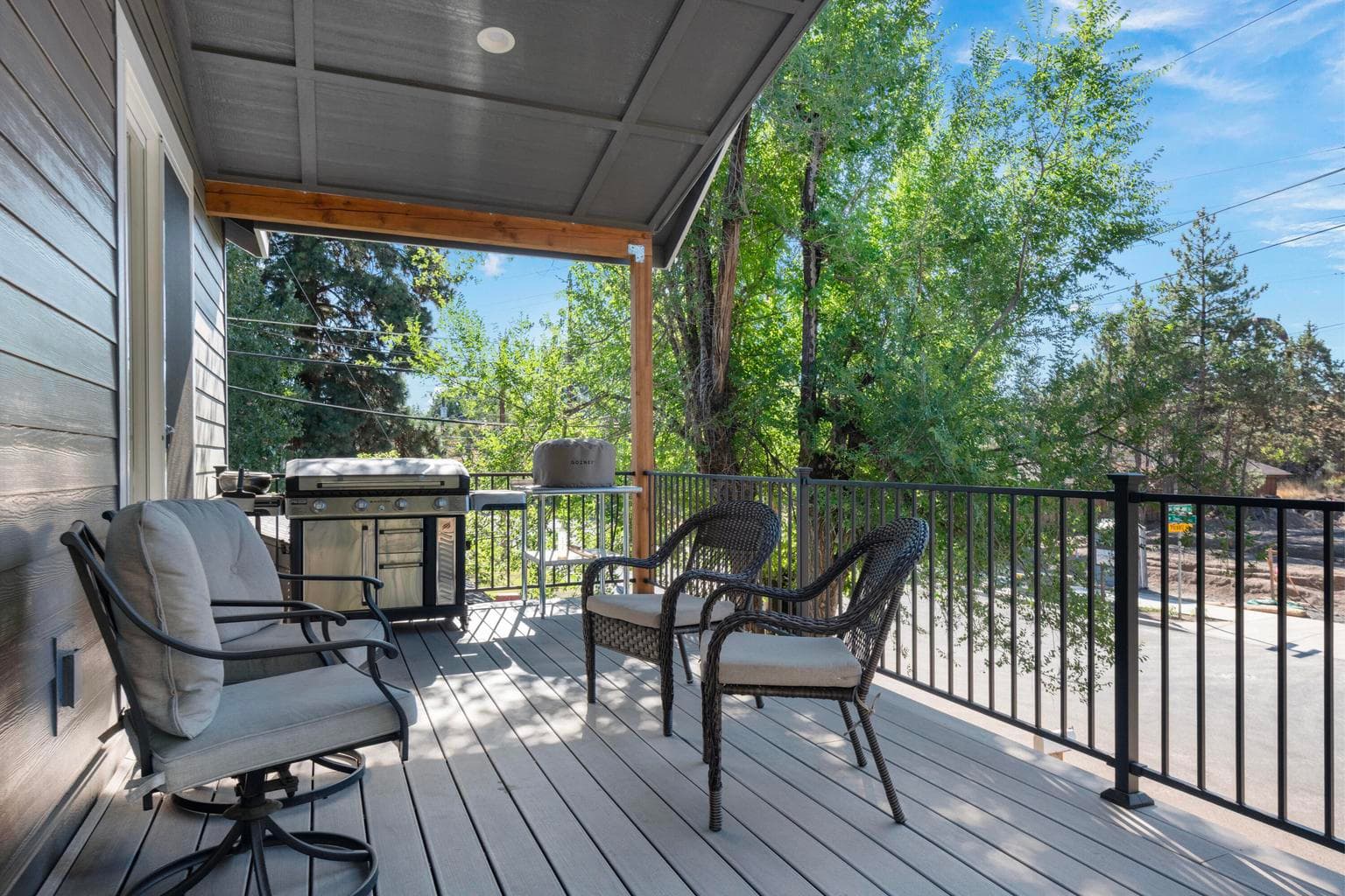 Photo of 202 NW Thurston Avenue 18 of 32