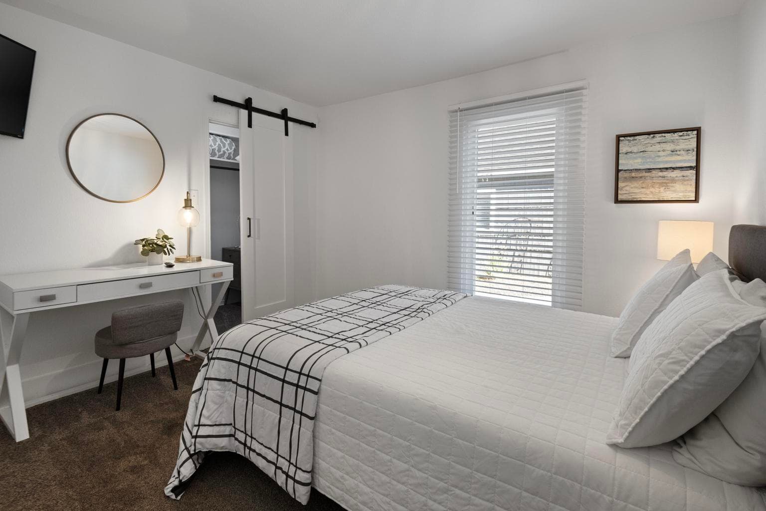Photo of 202 NW Thurston Avenue 25 of 32
