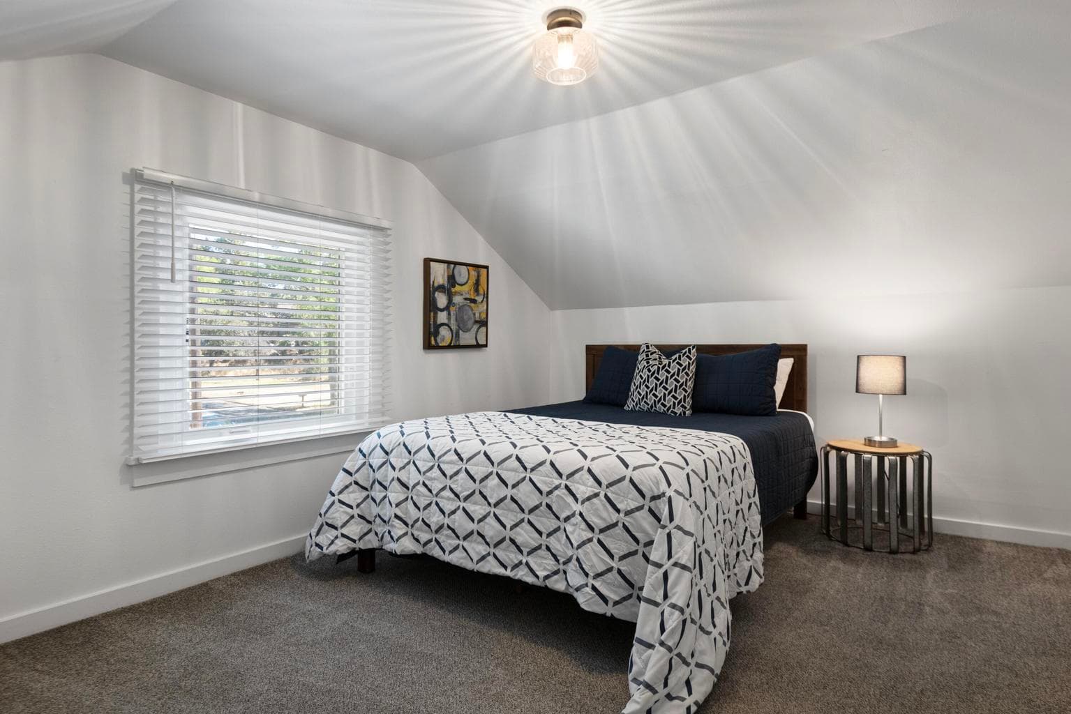 Photo of 202 NW Thurston Avenue 27 of 32