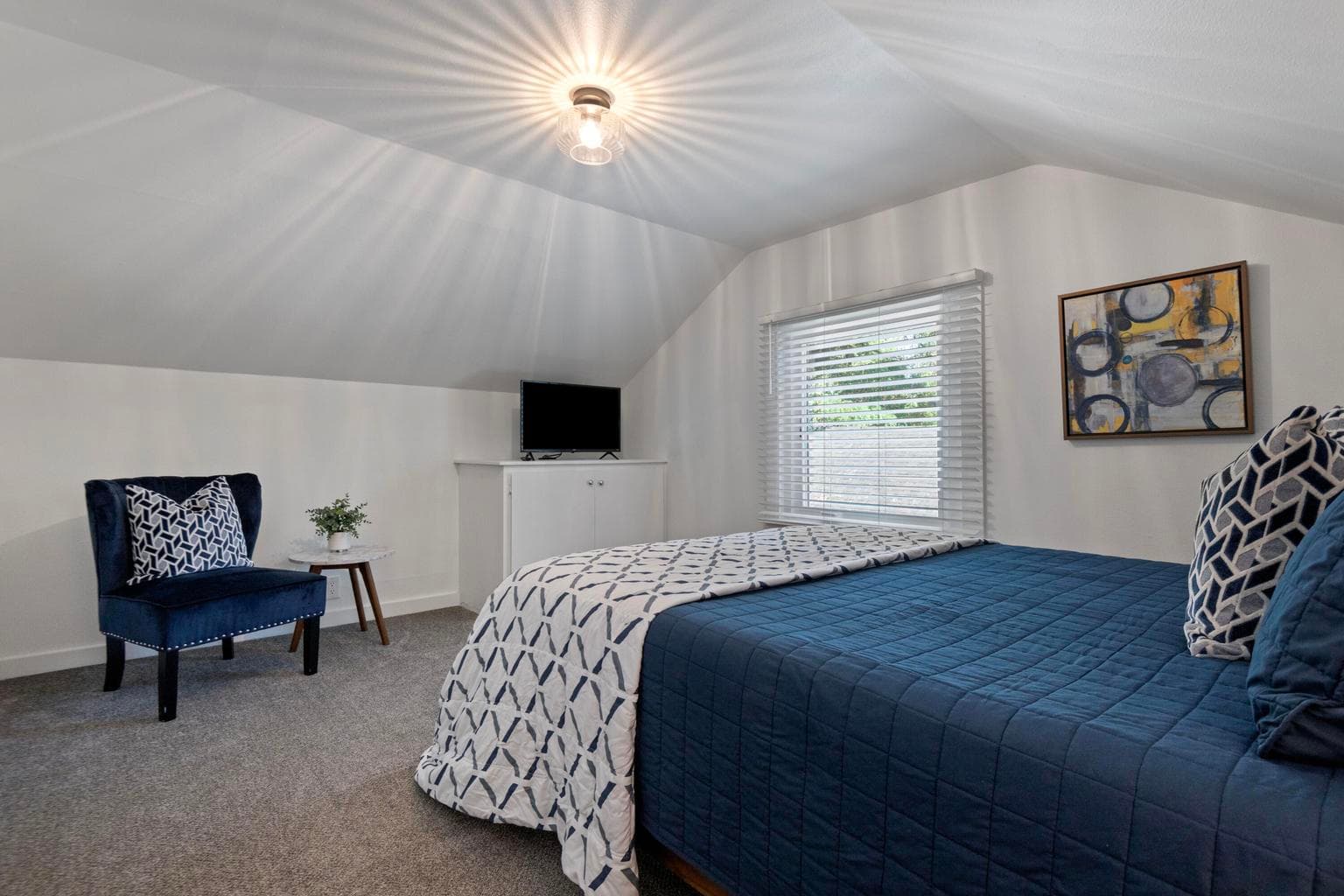 Photo of 202 NW Thurston Avenue 28 of 32