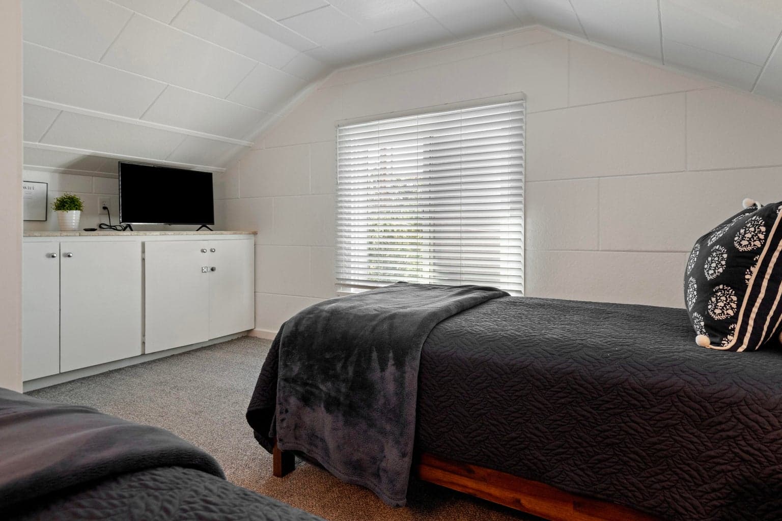 Photo of 202 NW Thurston Avenue 30 of 32